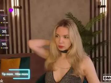 holl1would from Chaturbate