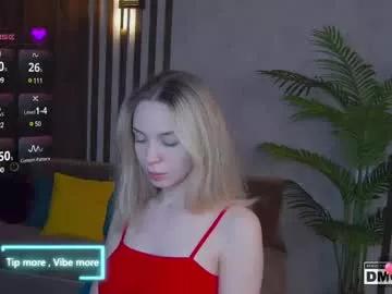 holl1would from Chaturbate