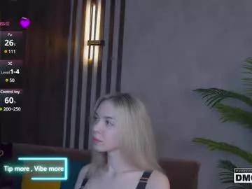 holl1would from Chaturbate
