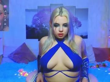 Discover our girls online shows and discover the company of countless livestreamers, with stunning shapes, sex toys and more.