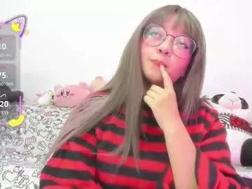 Discover our girls online shows and discover the company of countless livestreamers, with stunning shapes, sex toys and more.