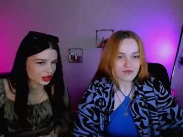 Discover our girls online shows and discover the company of countless livestreamers, with stunning shapes, sex toys and more.