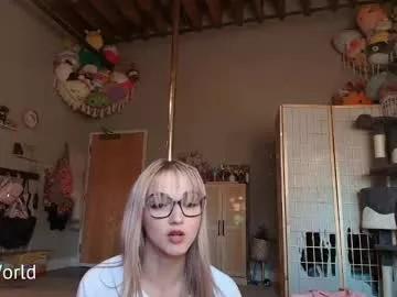 Discover our girls online shows and discover the company of countless livestreamers, with stunning shapes, sex toys and more.