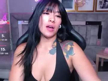 Discover our girls online shows and discover the company of countless livestreamers, with stunning shapes, sex toys and more.