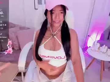 issi_loren from Chaturbate