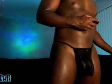 izzybear_ from Chaturbate