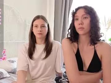 Discover our girls online shows and discover the company of countless livestreamers, with stunning shapes, sex toys and more.
