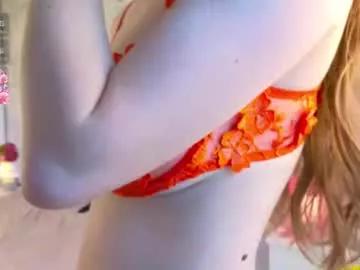 Discover our girls online shows and discover the company of countless livestreamers, with stunning shapes, sex toys and more.