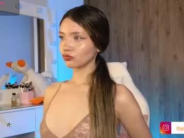Discover our girls online shows and discover the company of countless livestreamers, with stunning shapes, sex toys and more.