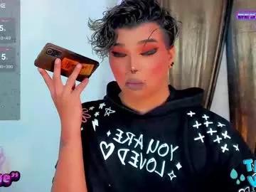 jujubee_lander from Chaturbate