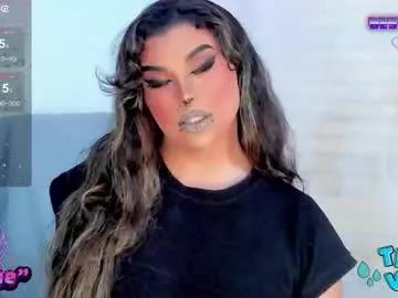jujubee_lander from Chaturbate