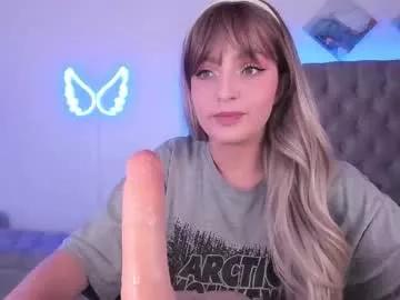 Discover our girls online shows and discover the company of countless livestreamers, with stunning shapes, sex toys and more.