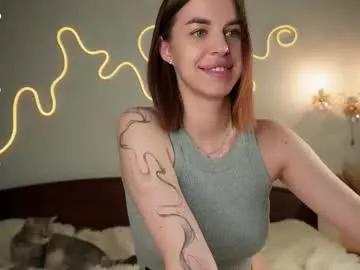 Discover our girls online shows and discover the company of countless livestreamers, with stunning shapes, sex toys and more.