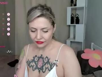 jully_rox from Chaturbate