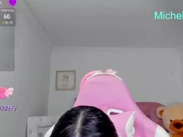 Discover our girls online shows and discover the company of countless livestreamers, with stunning shapes, sex toys and more.