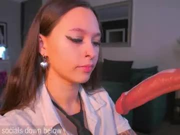 Discover our girls online shows and discover the company of countless livestreamers, with stunning shapes, sex toys and more.