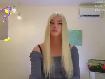 Discover our girls online shows and discover the company of countless livestreamers, with stunning shapes, sex toys and more.