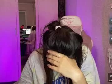Discover our girls online shows and discover the company of countless livestreamers, with stunning shapes, sex toys and more.