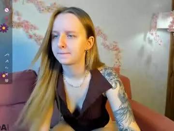 Discover our girls online shows and discover the company of countless livestreamers, with stunning shapes, sex toys and more.