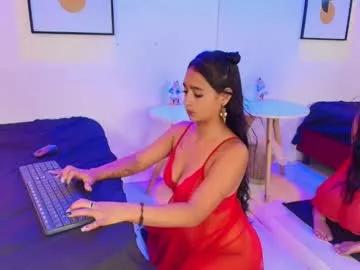 Discover our girls online shows and discover the company of countless livestreamers, with stunning shapes, sex toys and more.