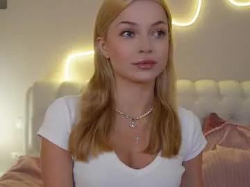 kelly_peachpiee from Chaturbate
