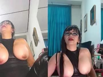 kelly_squirting from Chaturbate