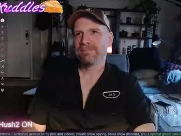 kenkuddles from Chaturbate