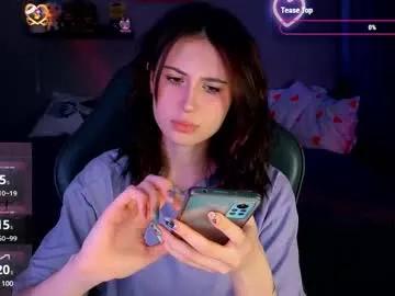 Discover our girls online shows and discover the company of countless livestreamers, with stunning shapes, sex toys and more.