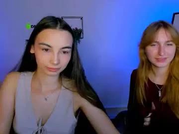 Discover our girls online shows and discover the company of countless livestreamers, with stunning shapes, sex toys and more.