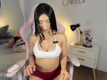 Discover our girls online shows and discover the company of countless livestreamers, with stunning shapes, sex toys and more.