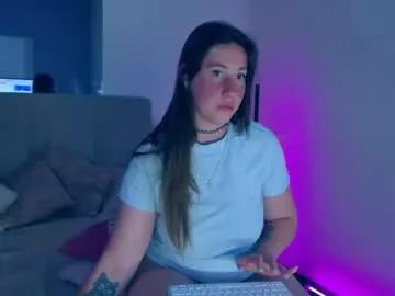 Discover our girls online shows and discover the company of countless livestreamers, with stunning shapes, sex toys and more.