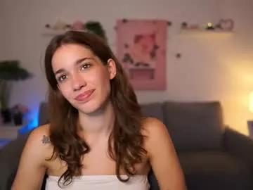 Discover our girls online shows and discover the company of countless livestreamers, with stunning shapes, sex toys and more.