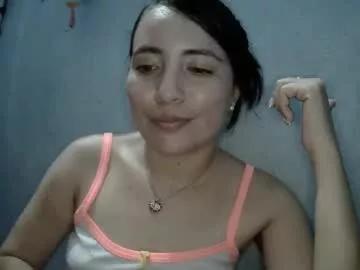 kissmelovejummy from Chaturbate