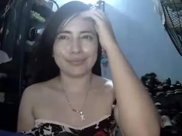 kissmelovejummy from Chaturbate