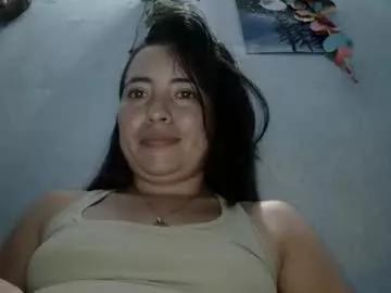 kissmelovejummy from Chaturbate