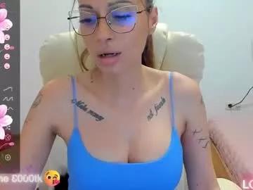 Discover our girls online shows and discover the company of countless livestreamers, with stunning shapes, sex toys and more.