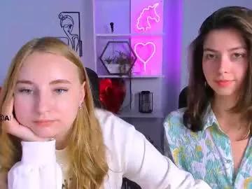 Discover our girls online shows and discover the company of countless livestreamers, with stunning shapes, sex toys and more.
