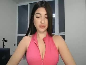 Discover our girls online shows and discover the company of countless livestreamers, with stunning shapes, sex toys and more.