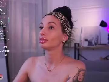 Discover our girls online shows and discover the company of countless livestreamers, with stunning shapes, sex toys and more.
