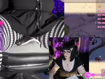 Discover our girls online shows and discover the company of countless livestreamers, with stunning shapes, sex toys and more.