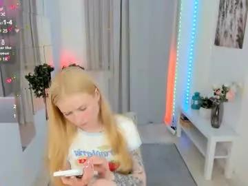 laly_peach from Chaturbate