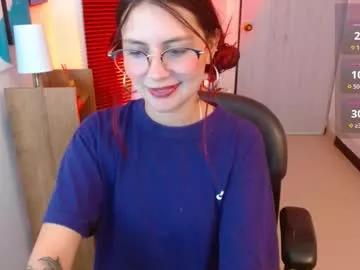 Discover our girls online shows and discover the company of countless livestreamers, with stunning shapes, sex toys and more.