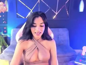 Discover our girls online shows and discover the company of countless livestreamers, with stunning shapes, sex toys and more.