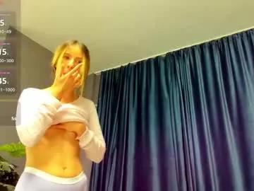 Discover our girls online shows and discover the company of countless livestreamers, with stunning shapes, sex toys and more.