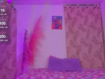 Discover our girls online shows and discover the company of countless livestreamers, with stunning shapes, sex toys and more.