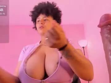 Discover our girls online shows and discover the company of countless livestreamers, with stunning shapes, sex toys and more.