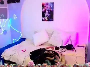 Discover our girls online shows and discover the company of countless livestreamers, with stunning shapes, sex toys and more.