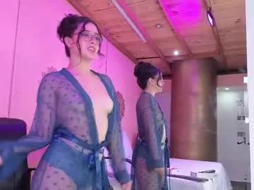 Discover our girls online shows and discover the company of countless livestreamers, with stunning shapes, sex toys and more.
