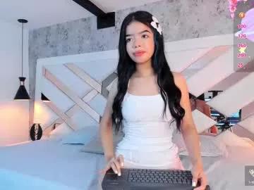 Discover our girls online shows and discover the company of countless livestreamers, with stunning shapes, sex toys and more.