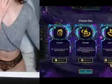Discover our girls online shows and discover the company of countless livestreamers, with stunning shapes, sex toys and more.